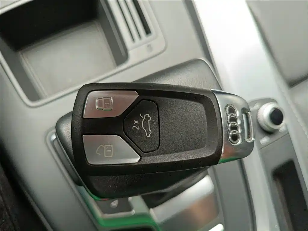 Audi A4L 2024 40 TFSI Fashionable and Dynamic купить на сайте DeffCars