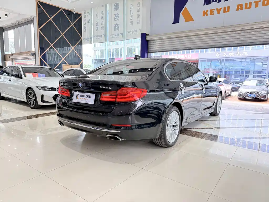 BMW 5 Series 2018 525Li Luxury Package купить на сайте DeffCars