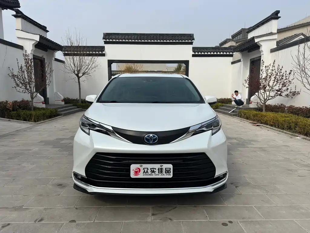 SIENNA 2023 2.5L Hybrid Comfort Edition купить на сайте DeffCars