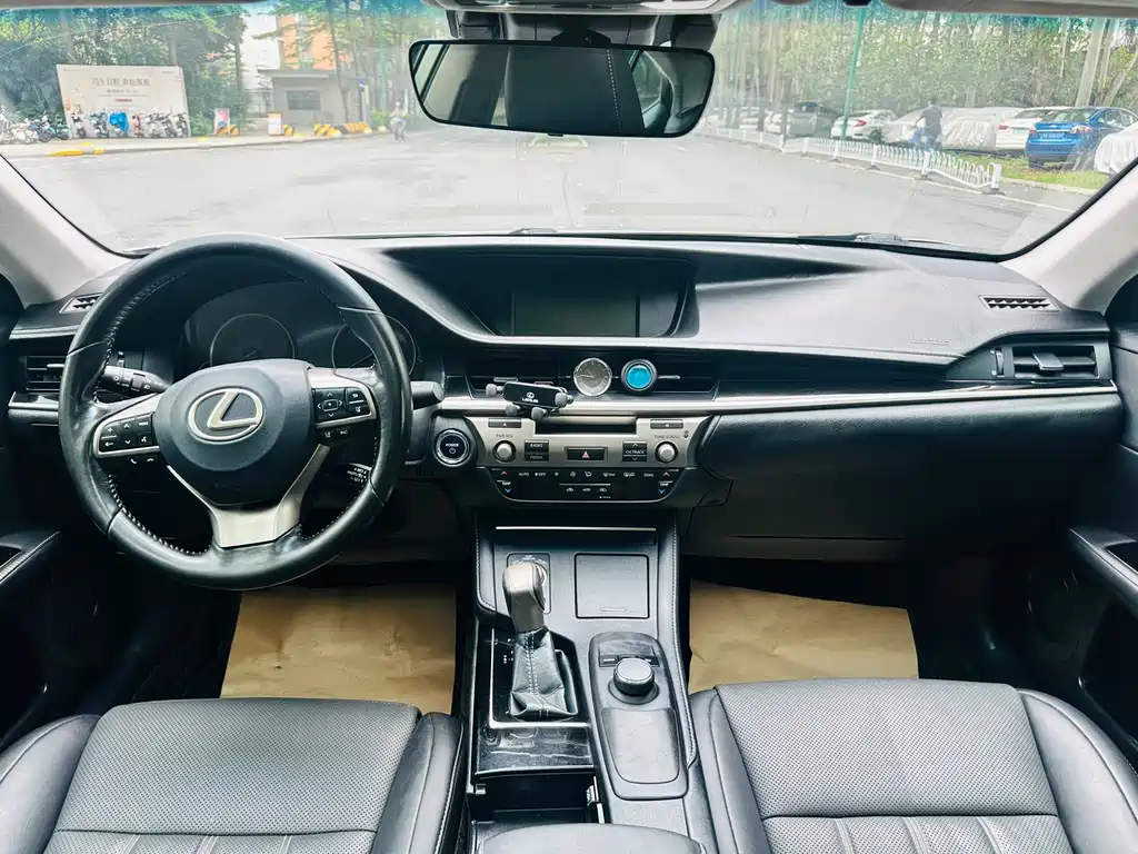 Lexus ES 2015 300h Comfort Edition купить на сайте DeffCars