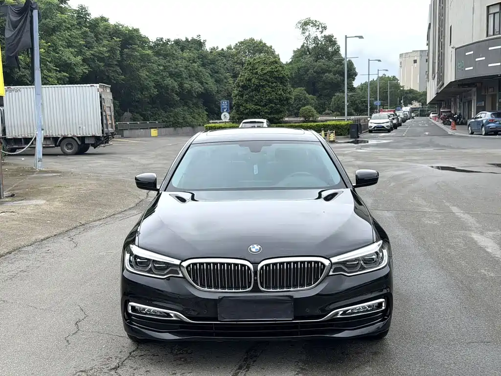 BMW 5 Series 2018 facelift 530Li Exclusive luxury package купить на сайте DeffCars