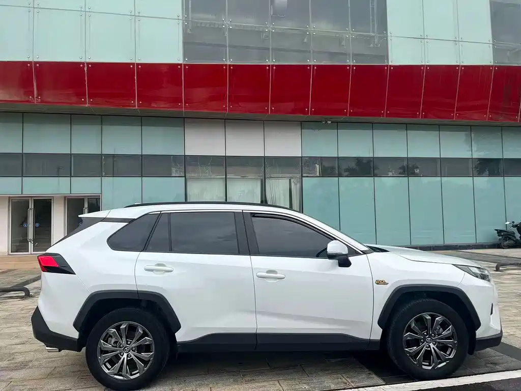 RAV4 Rongfang 2023 2.0L CVT two-wheel drive 20th anniversary platinum commemorative edition купить на сайте DeffCars