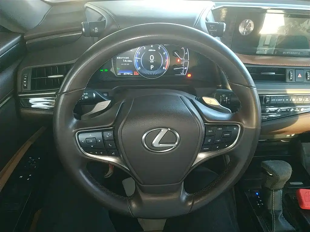 Lexus ES 2020 200 Excellence Edition купить на сайте DeffCars
