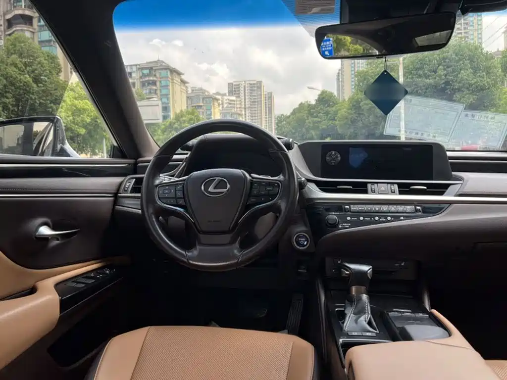Lexus ES 2018 300h Excellence Edition National VI купить на сайте DeffCars