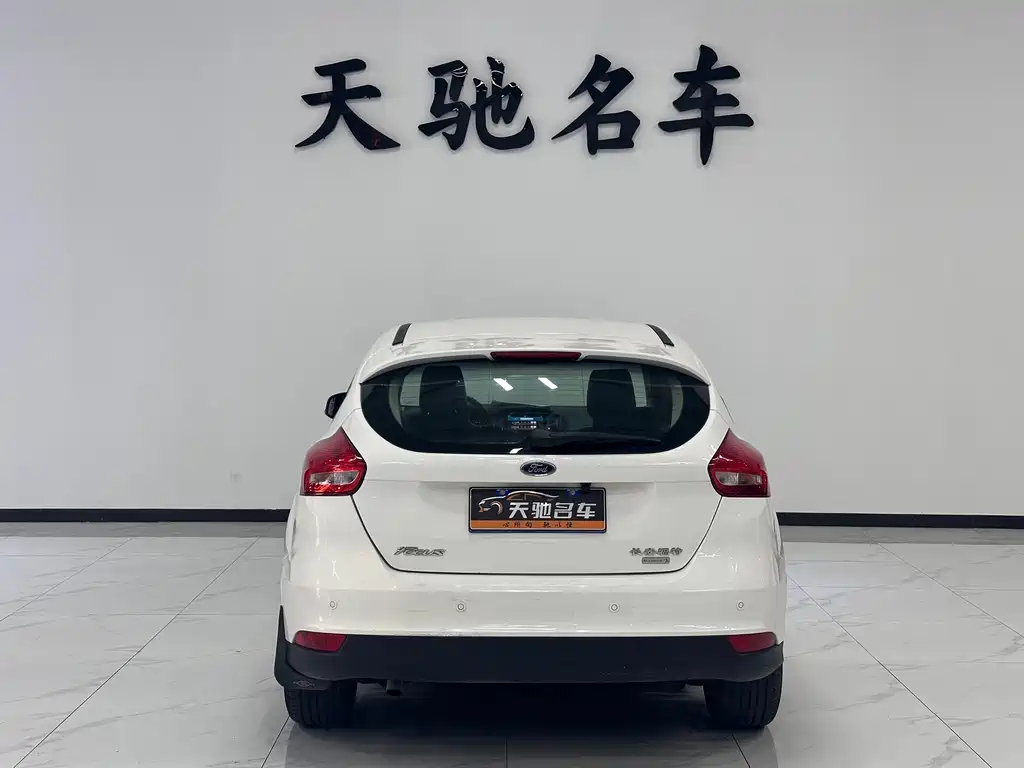 Focus 2015 hatchback EcoBoost 125 automatic super stylish model купить на сайте DeffCars