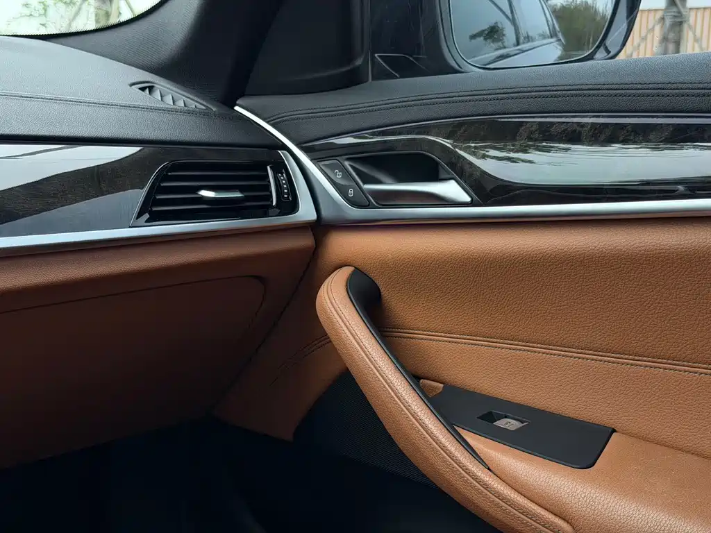 BMW 5 Series 2018 facelift 530Li leading M sports package купить на сайте DeffCars