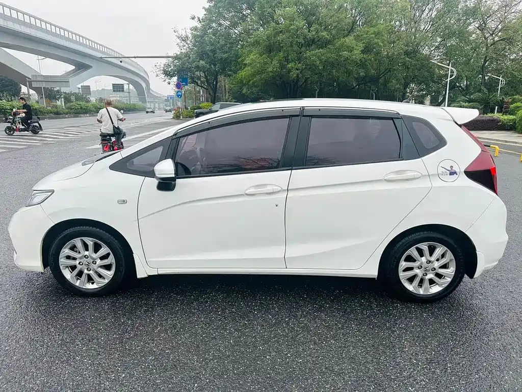 Fit 2018 1.5L CVT Comfort Sunroof Edition купить на сайте DeffCars