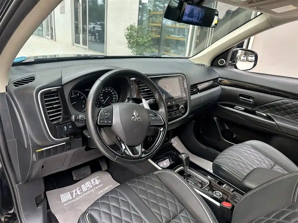Outlander 2021 2.4L four-wheel drive exclusive version 7 seats купить на сайте DeffCars
