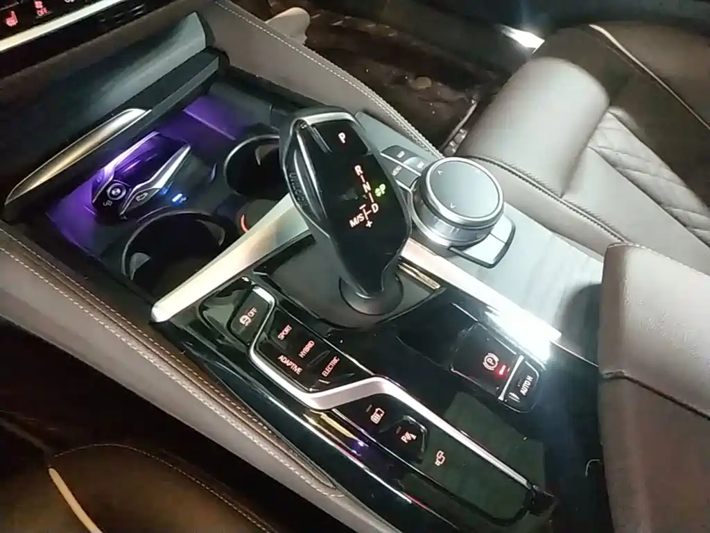 BMW 5 Series New Energy 2021 535Le M Sports Package купить на сайте DeffCars