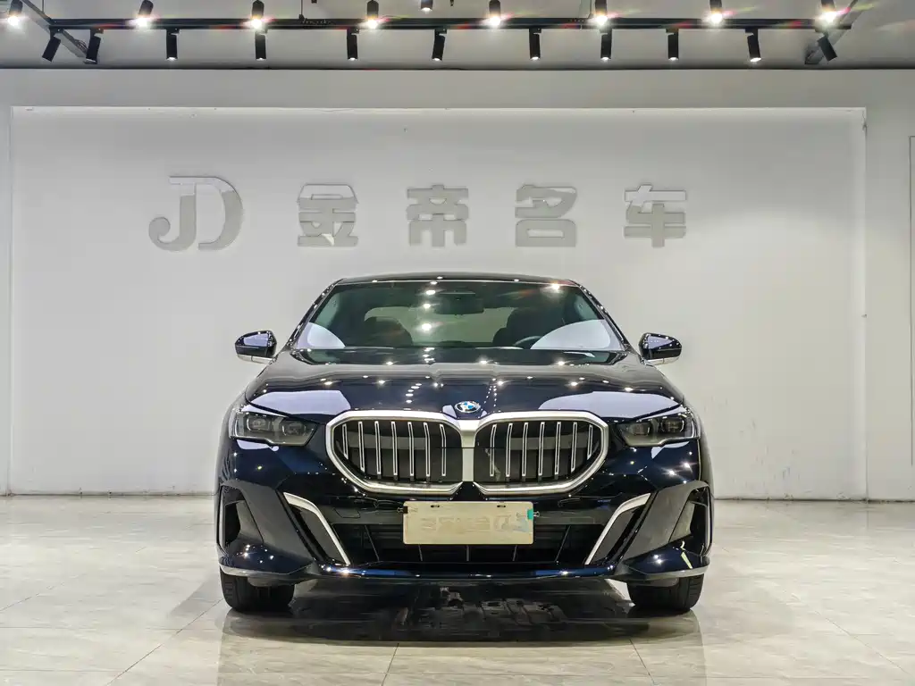 BMW 5 Series 2024 530Li Leading M Sports Package купить на сайте DeffCars