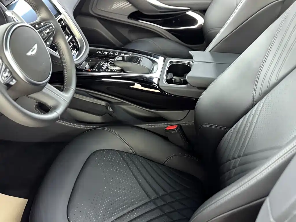 Aston Martin DBX 2024 4.0T V8 купить на сайте DeffCars