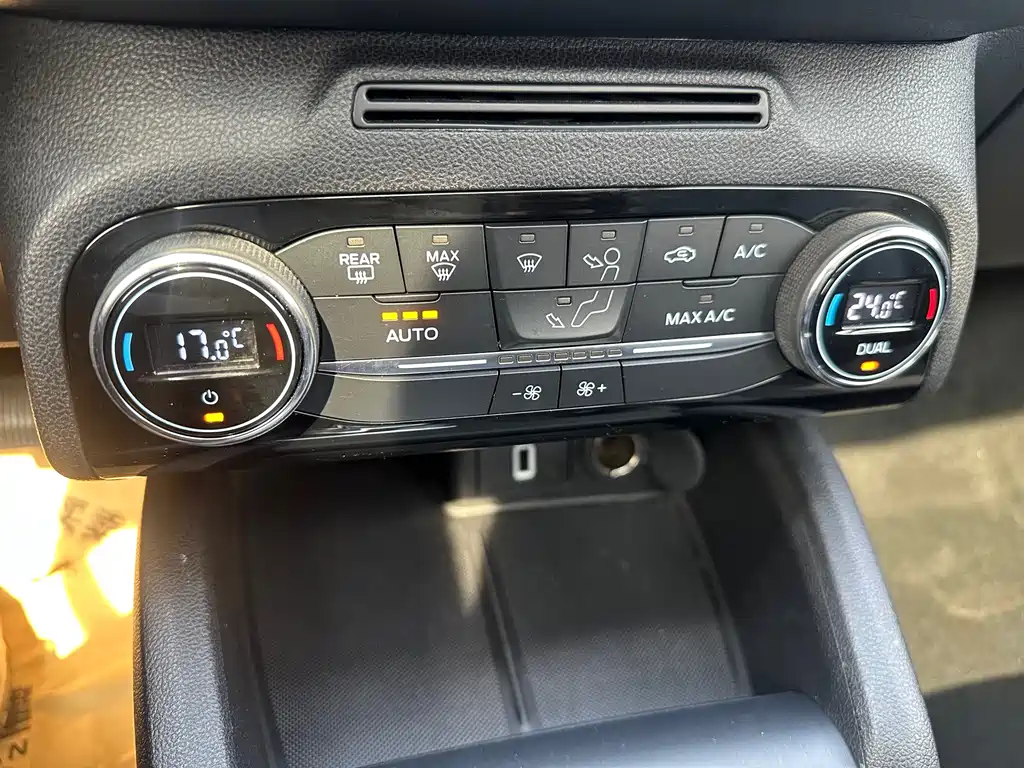 Focus 2019 Hatchback EcoBoost 180 Automatic NeochaEDGE купить на сайте DeffCars