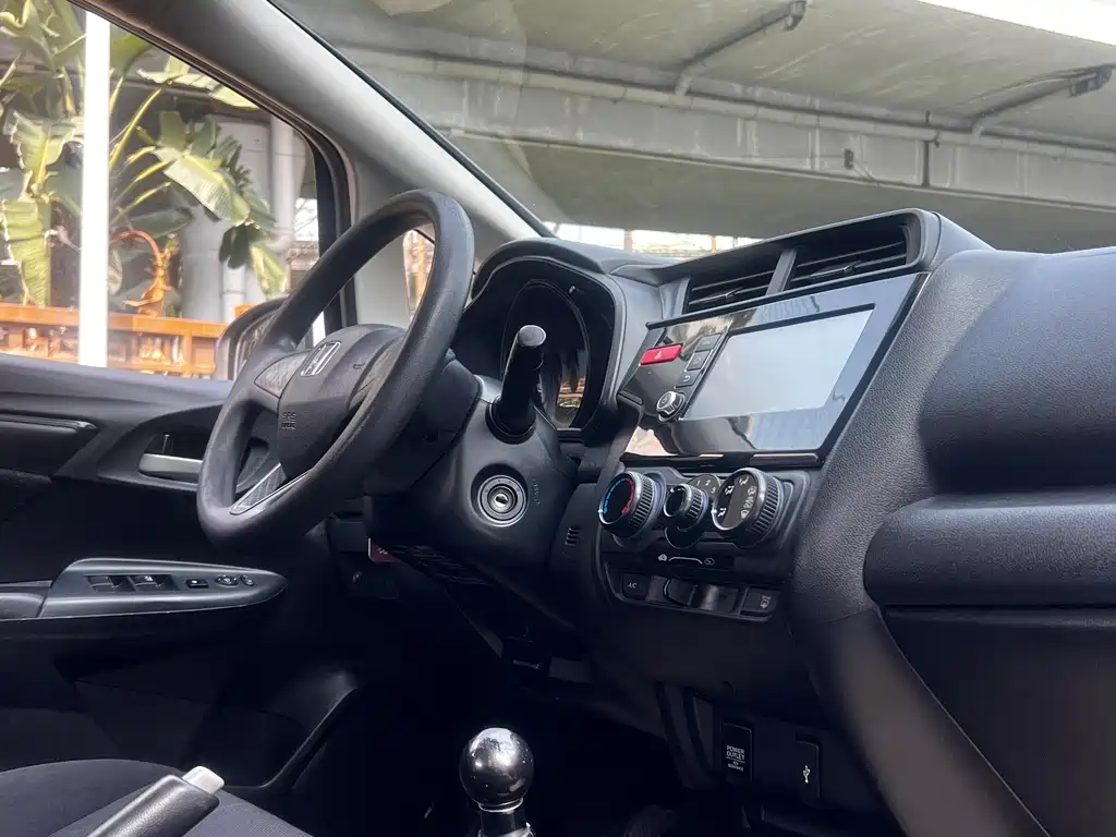 Fit 2016 1.5L LX manual comfort model купить на сайте DeffCars