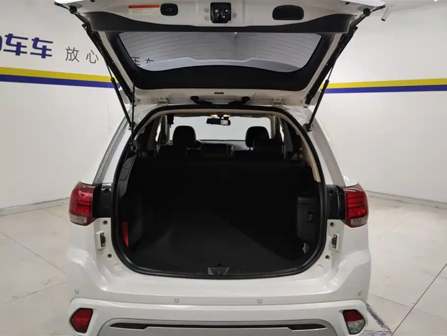 Outlander 2021 2.4L four-wheel drive exclusive version, 5 seats купить на сайте DeffCars