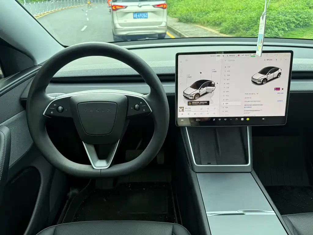 Model Y 2025 rear-wheel drive version купить на сайте DeffCars