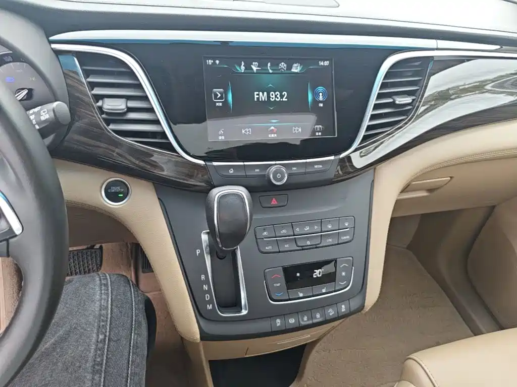 Buick GL8 2017 ES 28T Exclusive Type National V купить на сайте DeffCars