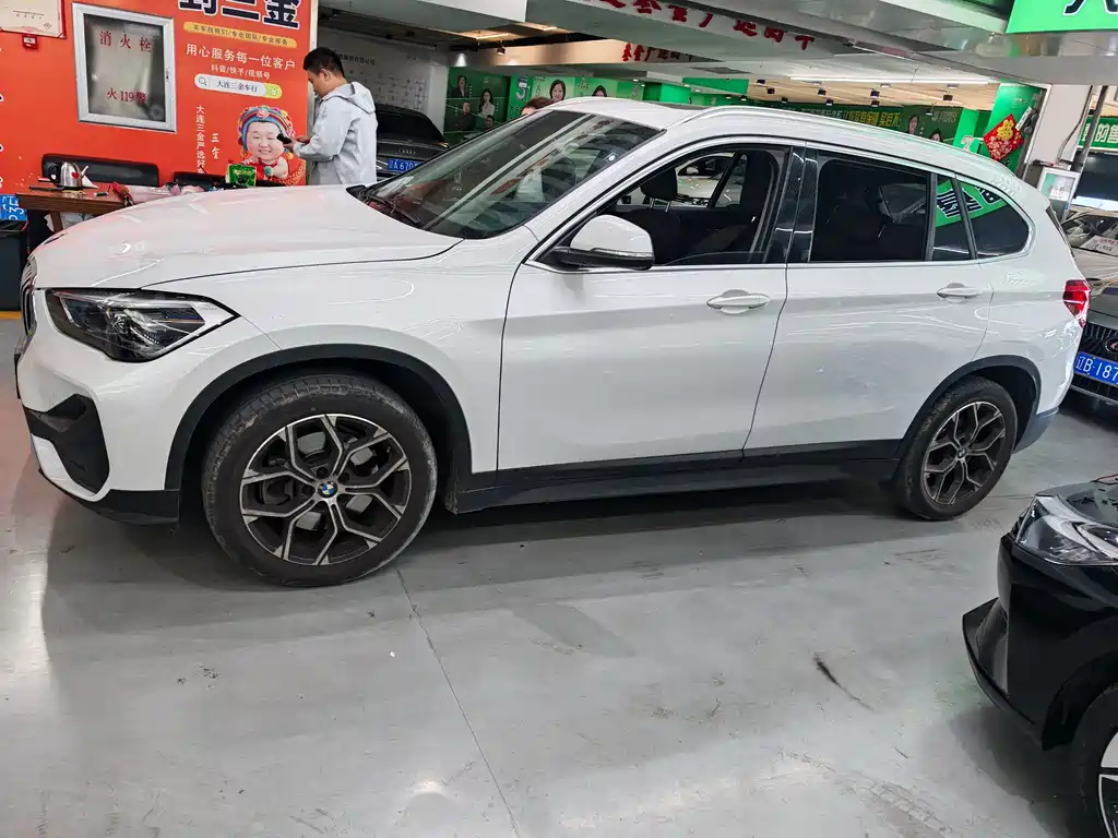 BMW X1 2021 sDrive25Li Leading Model купить на сайте DeffCars
