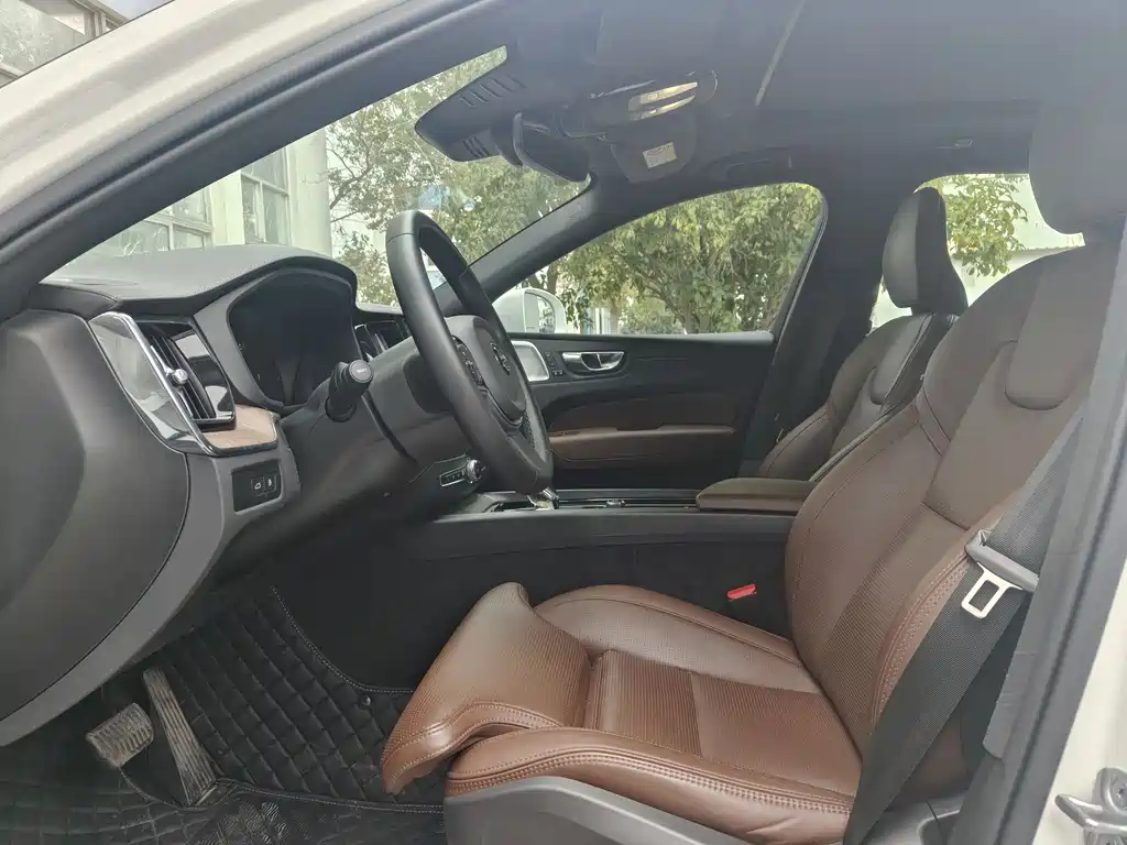 Volvo XC60 plug-in hybrid 2024 T8 plug-in hybrid long-range four-wheel drive Zhiya luxury version купить на сайте DeffCars