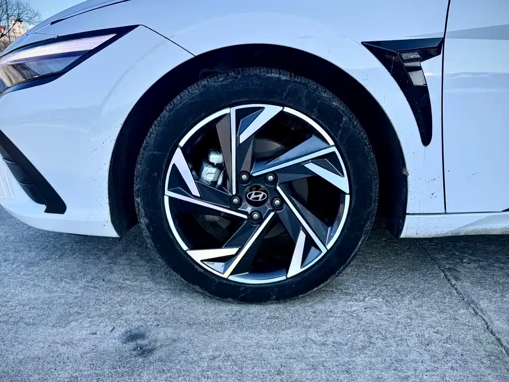 Elantra 2023 1.5L CVT LUX Premium Edition купить на сайте DeffCars