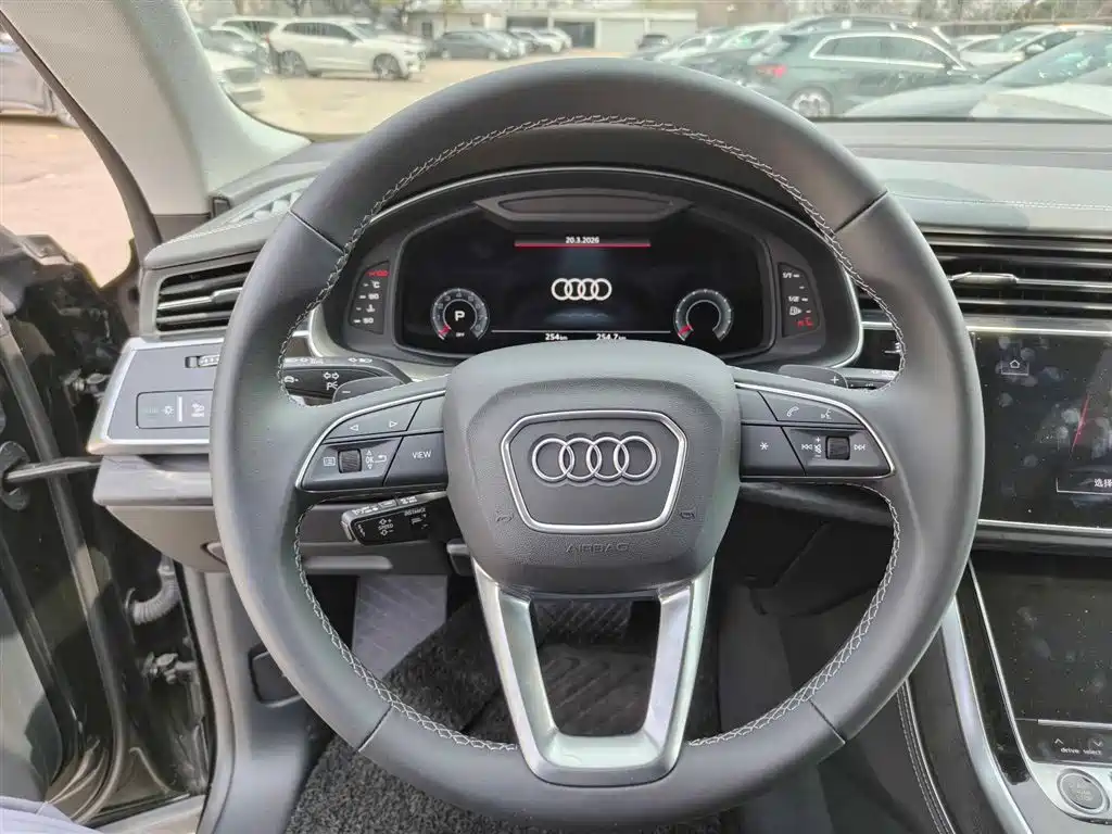 Audi Q8 2024 55 TFSI luxury and dynamic model купить на сайте DeffCars