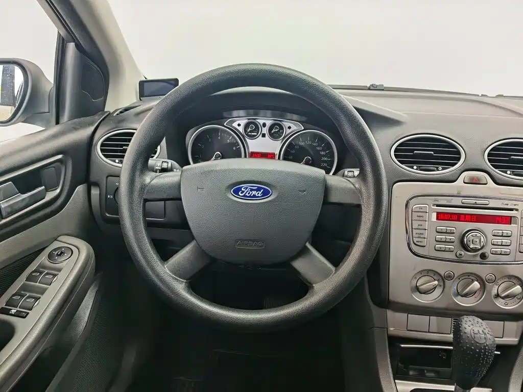 Focus 2013 hatchback classic 1.8L automatic basic model купить на сайте DeffCars