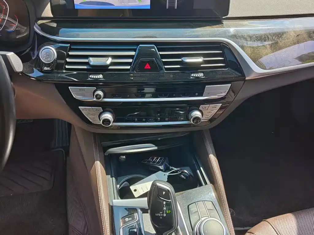 BMW 5 Series 2022 facelift 525Li M Sports Package купить на сайте DeffCars