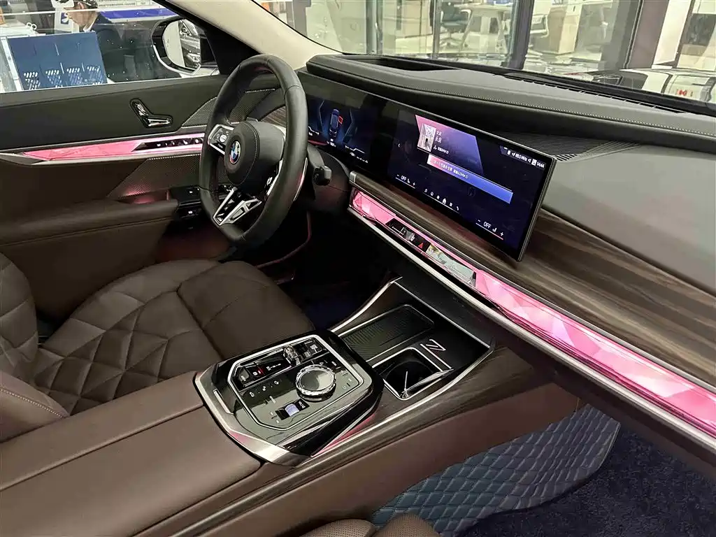 BMW 7 Series 2023 740Li Leading M Sports Package купить на сайте DeffCars
