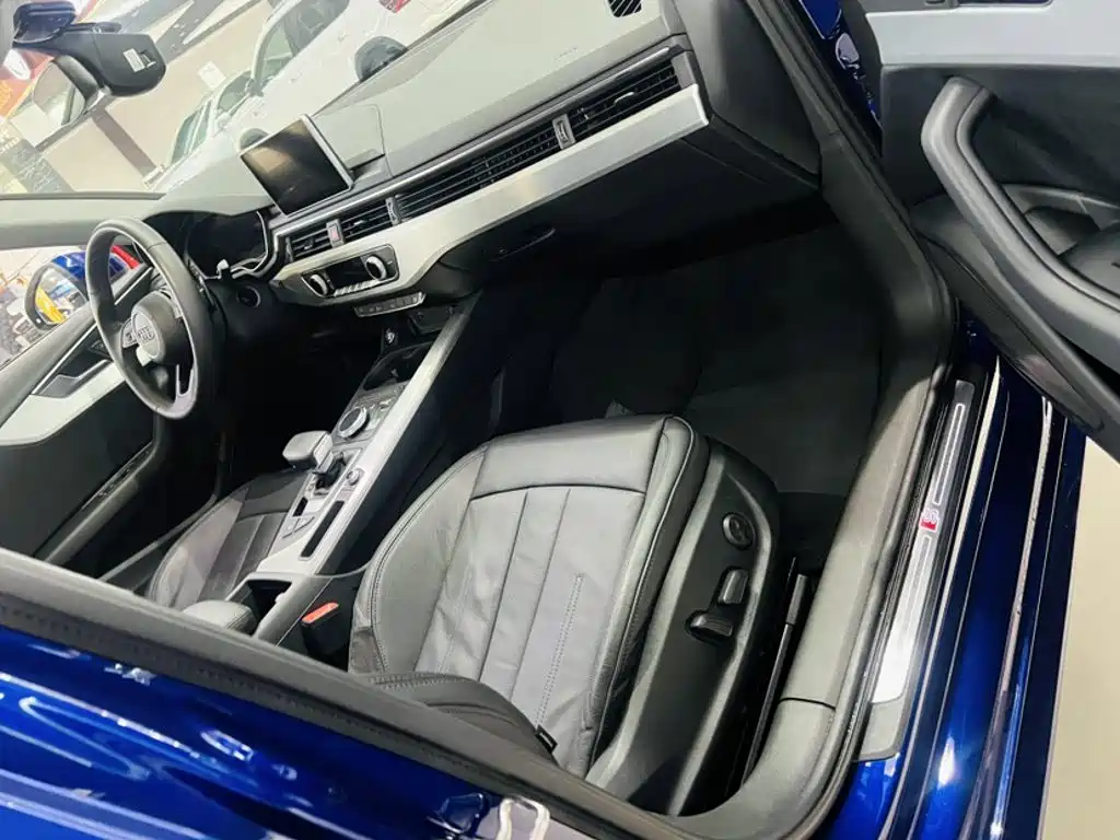 Audi A4L 2018 30th Anniversary Model 40 TFSI Fashion Model купить на сайте DeffCars