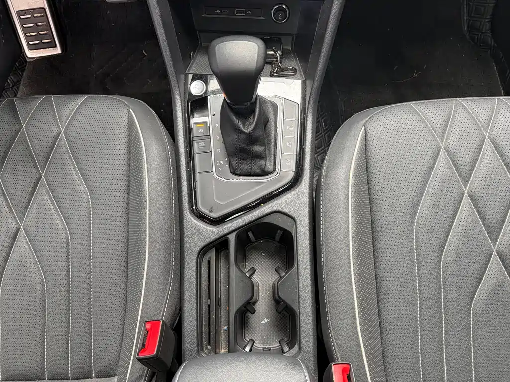Tiguan L 2022 330TSI automatic two-wheel drive R-Line version купить на сайте DeffCars