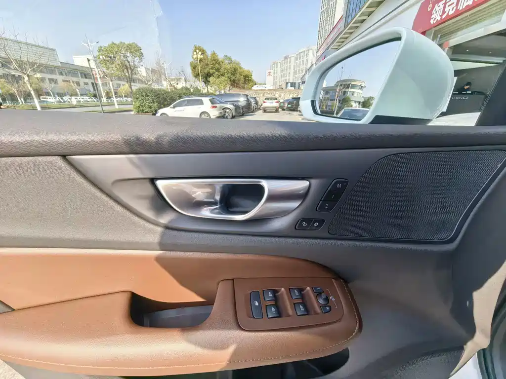 Volvo S60 2025 B4 Zhiyi Luxury Edition купить на сайте DeffCars