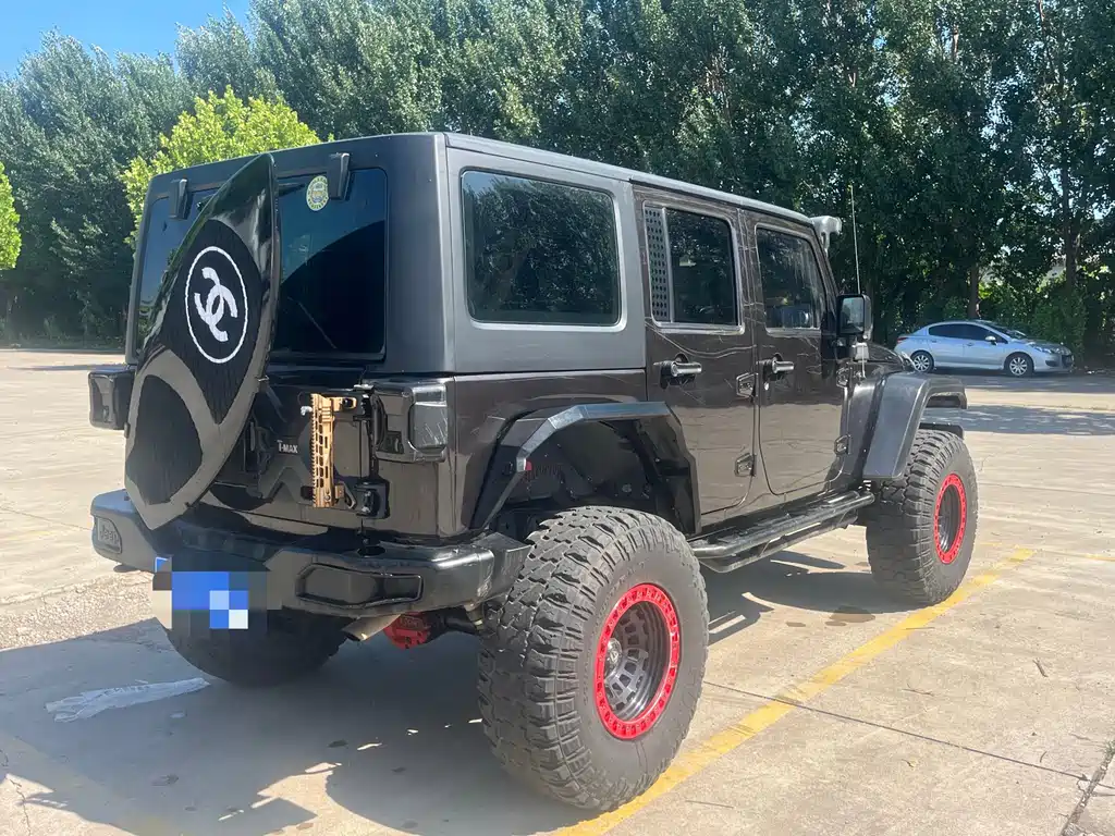 Wrangler 2013 3.6L Sahara four-door version купить на сайте DeffCars