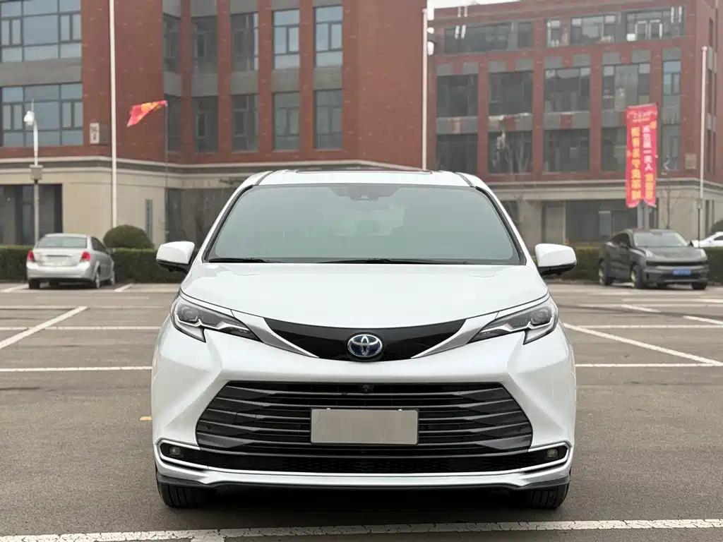 SIENNA 2021 2.5L Hybrid Deluxe Edition купить на сайте DeffCars