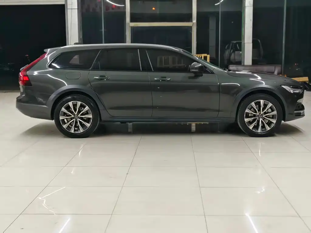 Volvo V90 2021 Cross Country B5 AWD Zhiyuan Edition купить на сайте DeffCars