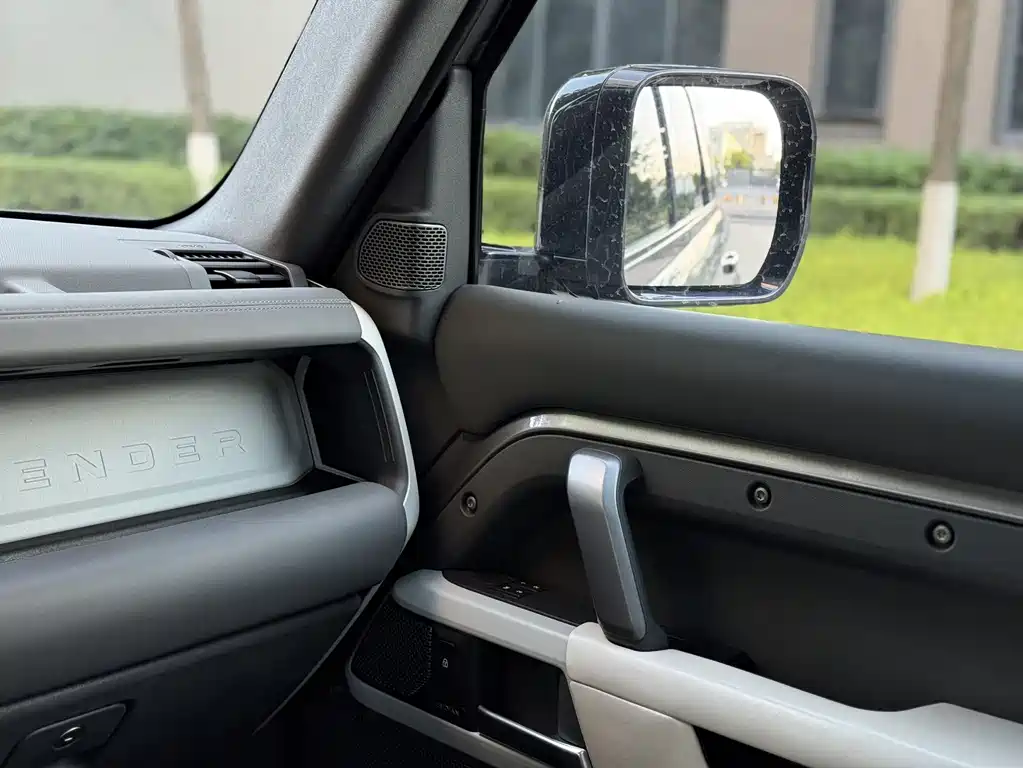 Land Rover Defender 2023 110 3.0T P400 X-DYNAMIC HSE купить на сайте DeffCars