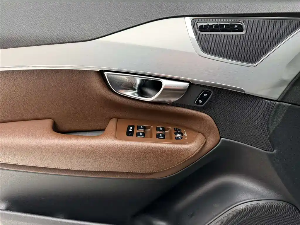 Volvo XC90 2019 T5 Zhiyi Edition 7 seats National V купить на сайте DeffCars