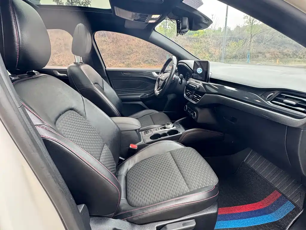 Focus 2020 Sedan EcoBoost 180 Automatic ST Line купить на сайте DeffCars