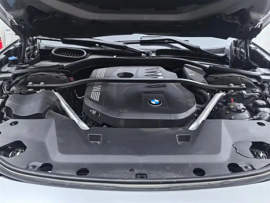BMW 7 Series 2023 735Li Luxury Package купить на сайте DeffCars