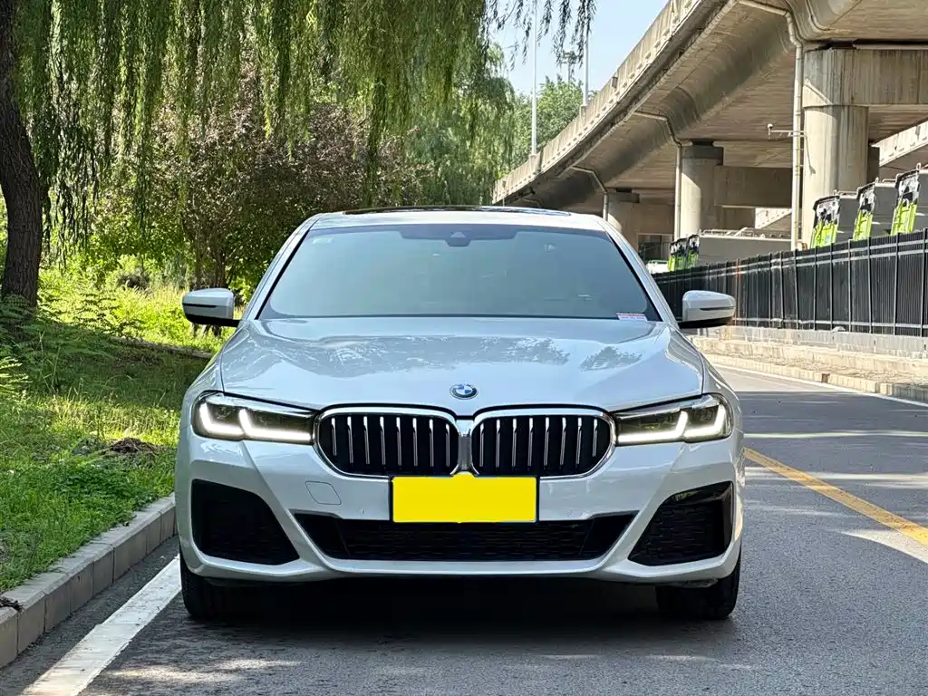 BMW 5 Series 2022 525Li M Sports Package купить на сайте DeffCars