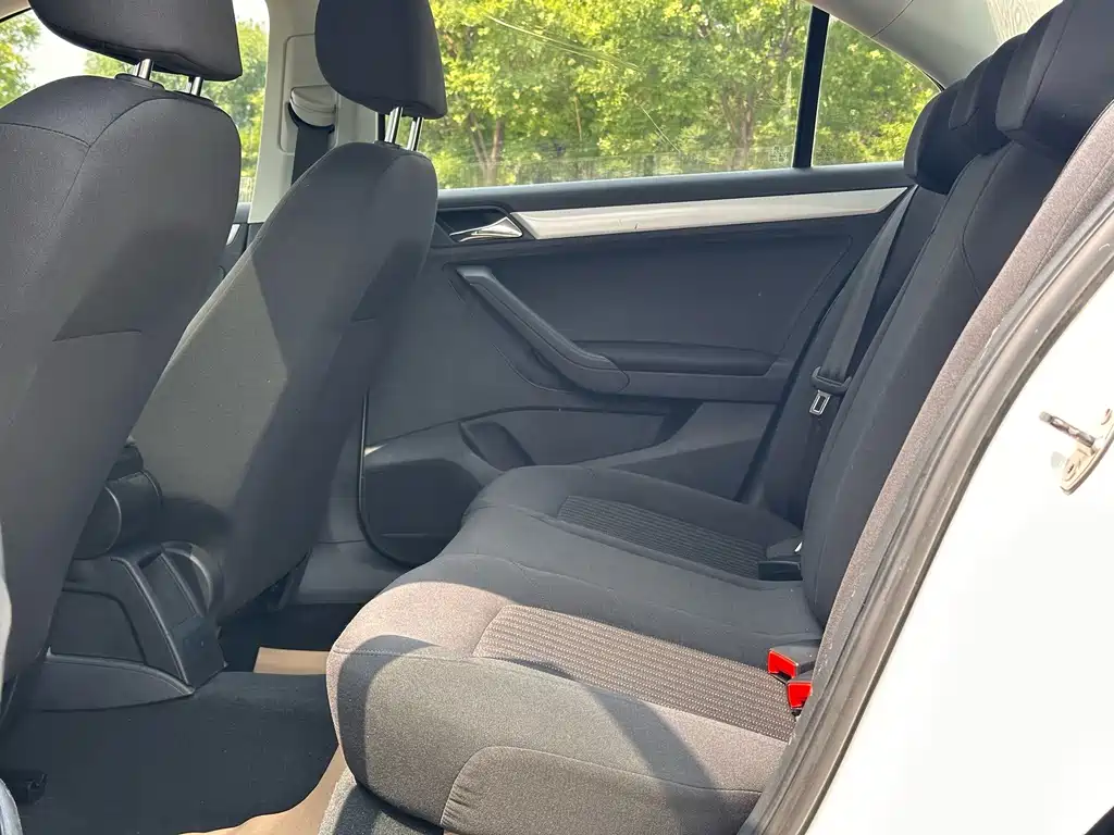 Jetta 2013 1.6L manual comfort model купить на сайте DeffCars