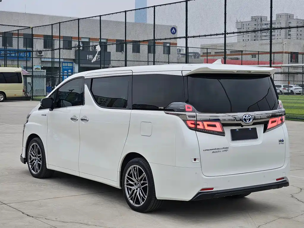Wilfa 2021 Crown Dual Engine 2.5L HV Premium Edition купить на сайте DeffCars
