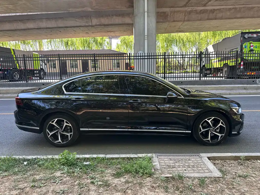 Magotan 2023 2 million commemorative edition 330TSI DSG leading model купить на сайте DeffCars