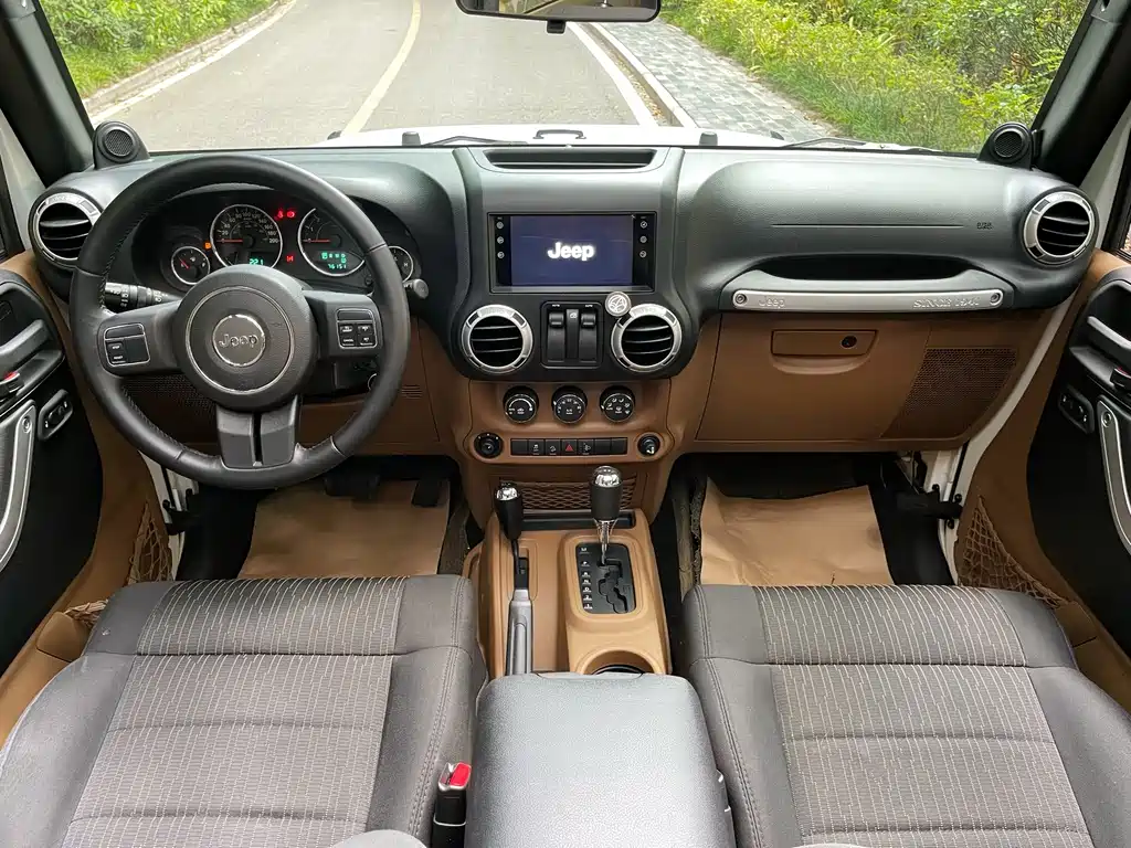 Wrangler 2011 3.8L Rubicon two-door version купить на сайте DeffCars