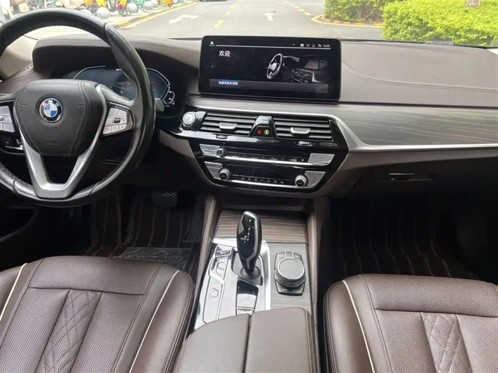 BMW 5 Series New Energy 2022 535Le Luxury Package купить на сайте DeffCars