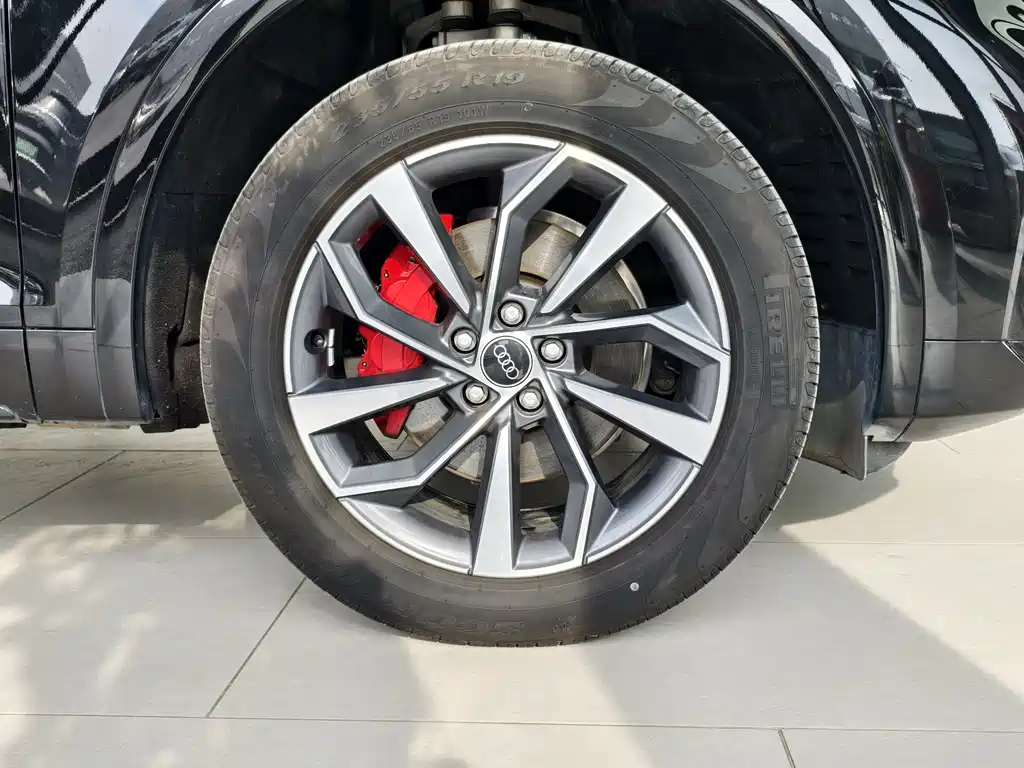 Audi Q5L 2024 40 TFSI luxury and dynamic model купить на сайте DeffCars