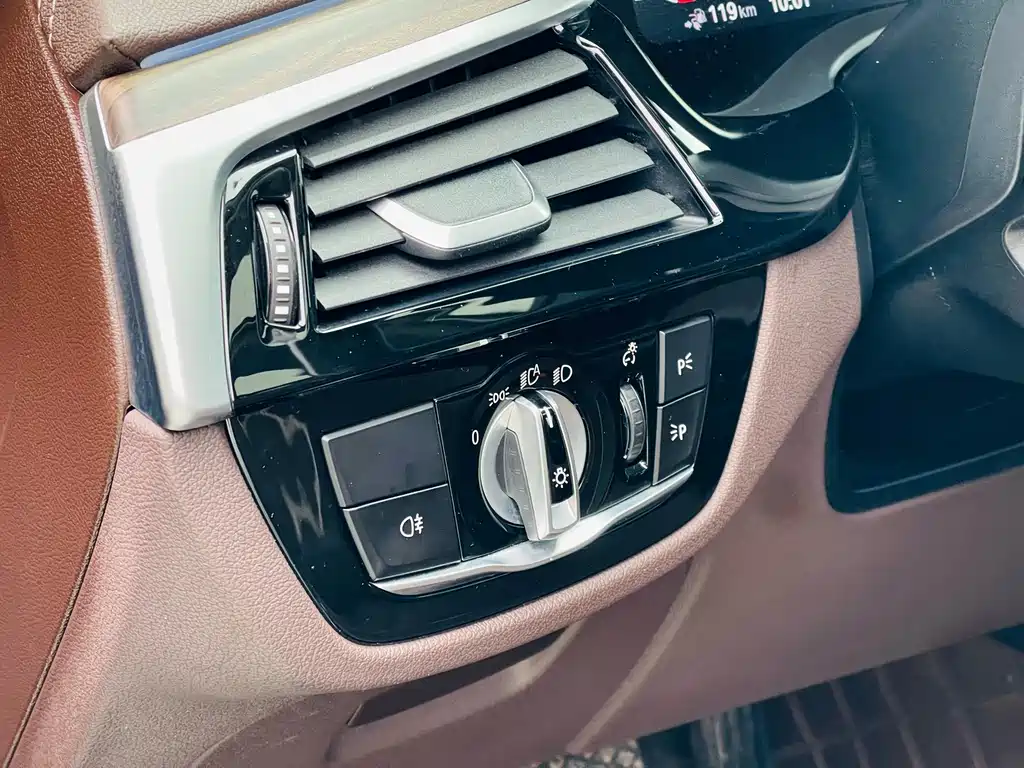 BMW 5 Series New Energy 2021 535Le Luxury Package купить на сайте DeffCars