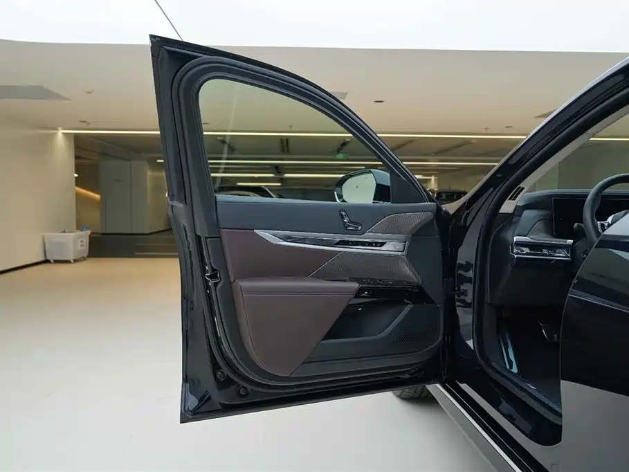 BMW 7 Series 2023 740Li Leading M Sports Package купить на сайте DeffCars