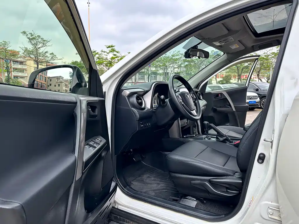 RAV4 Rongfang 2018 2.0L CVT two-wheel drive fashion X version купить на сайте DeffCars