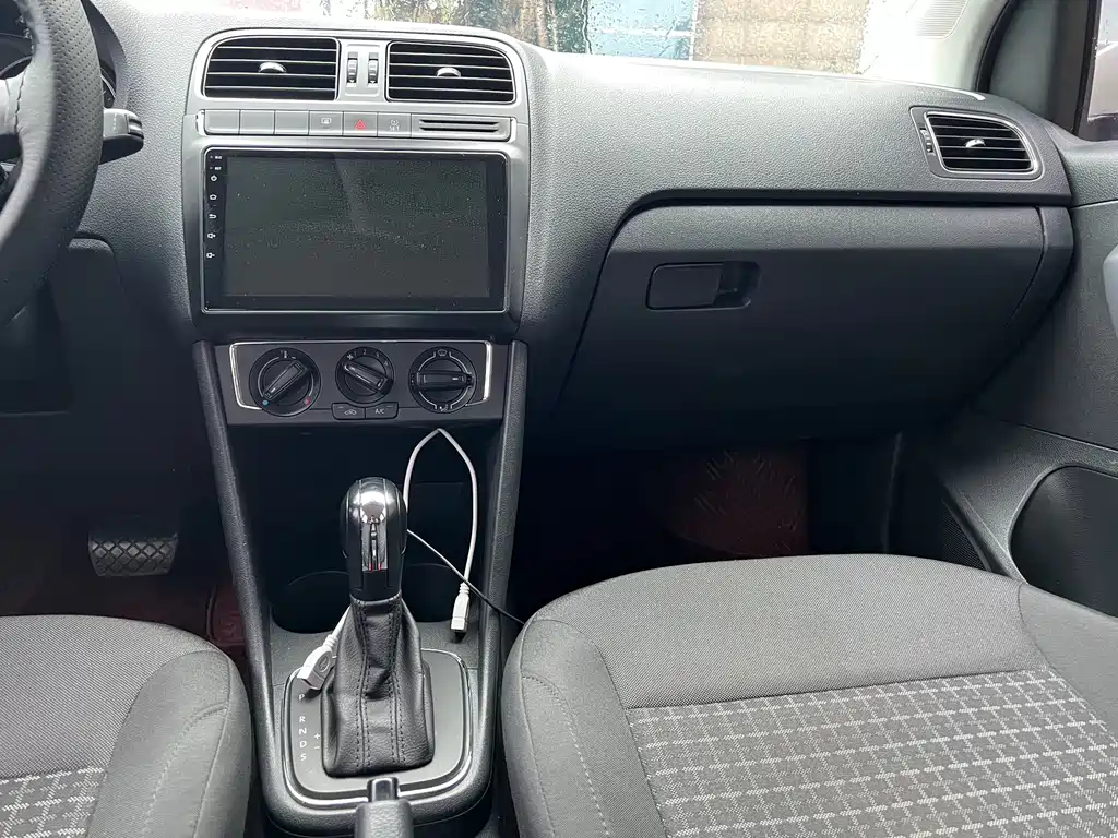 Polo 2014 1.6L automatic comfort version купить на сайте DeffCars