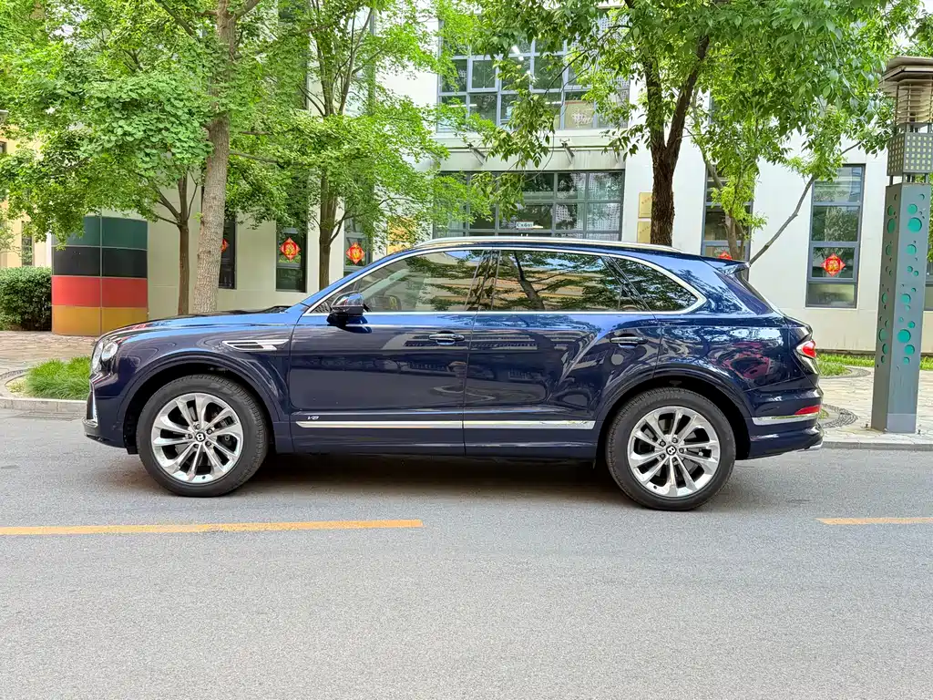 Bentayga 2022 4.0T V8 купить на сайте DeffCars