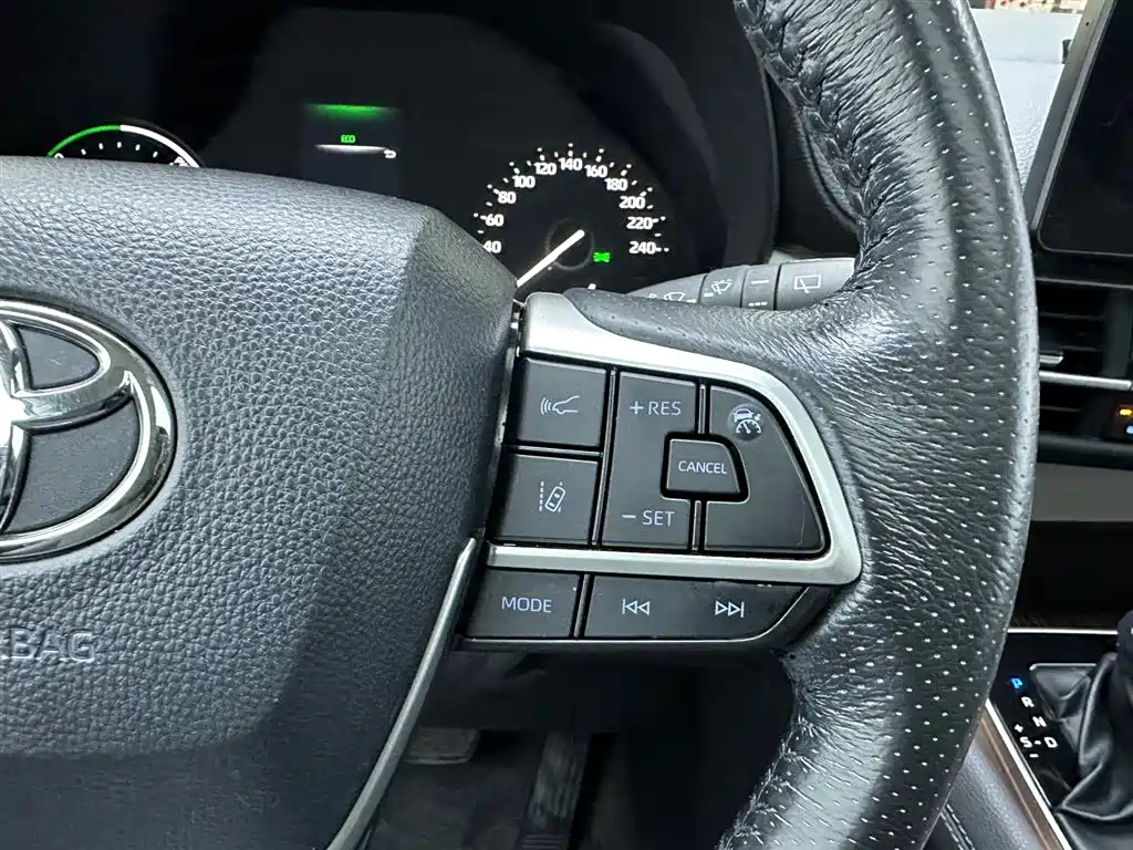 SIENNA 2021 2.5L Hybrid Deluxe Edition купить на сайте DeffCars